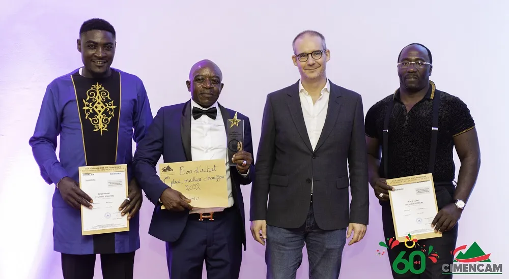 le-directeur-general-et-quelques-laureats.jpg