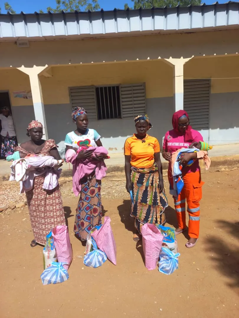 Remise de dons de la Cimentière Figuil au Centre de santé de Biou