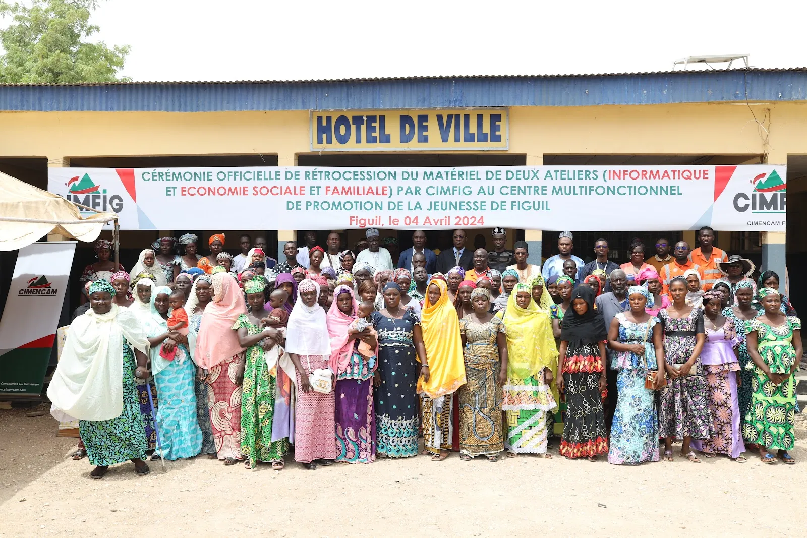 CIMENCAM Figuil a équipé deux ateliers ( informatique et économie sociale et familiale) du Centre Multifonctionnel et de Promotion de la jeunesse de Figuil