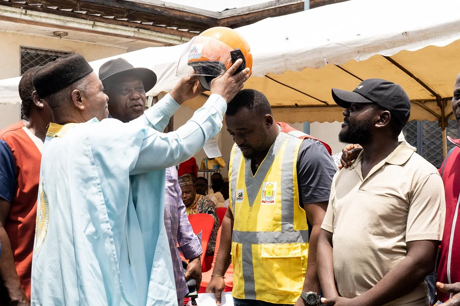 CIMENCAM soutient l’éducation et la sécurité routière à Douala 4ème