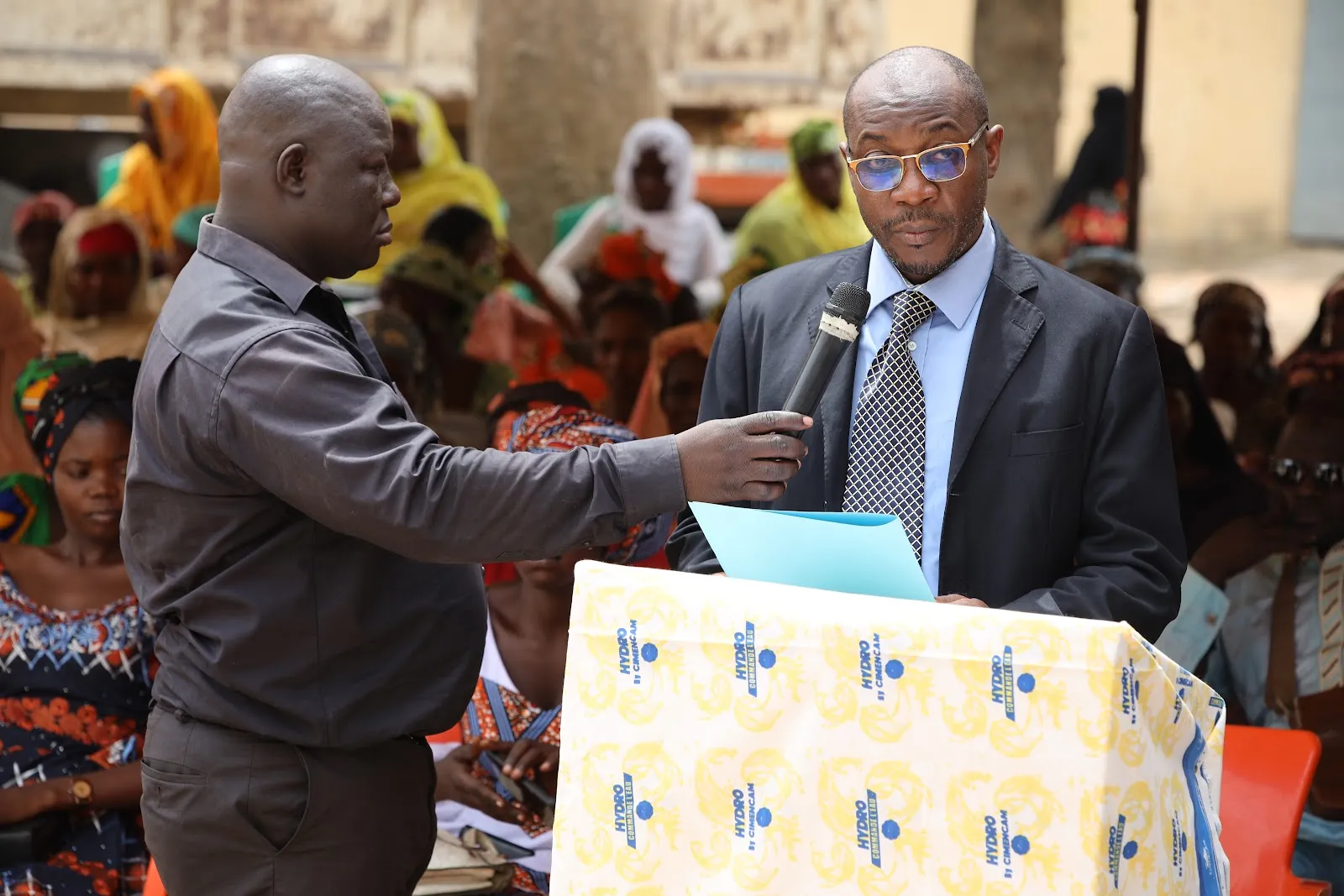 CIMENCAM Figuil a équipé deux ateliers ( informatique et économie sociale et familiale) du Centre Multifonctionnel et de Promotion de la jeunesse de Figuil