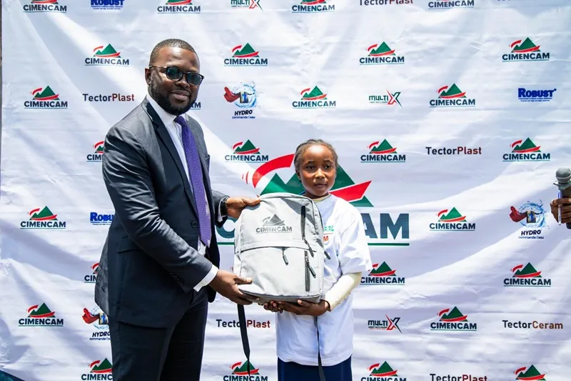 cimencam-reaffirme-son-engagement-dans-la-promotion-de-l-excellence-scolaire1_0.JPG