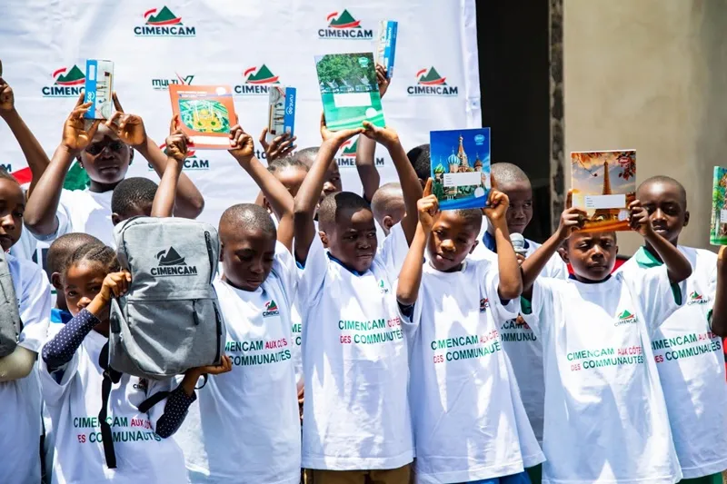 cimencam-reaffirme-son-engagement-dans-la-promotion-de-l-excellence-scolaire2_0.JPG