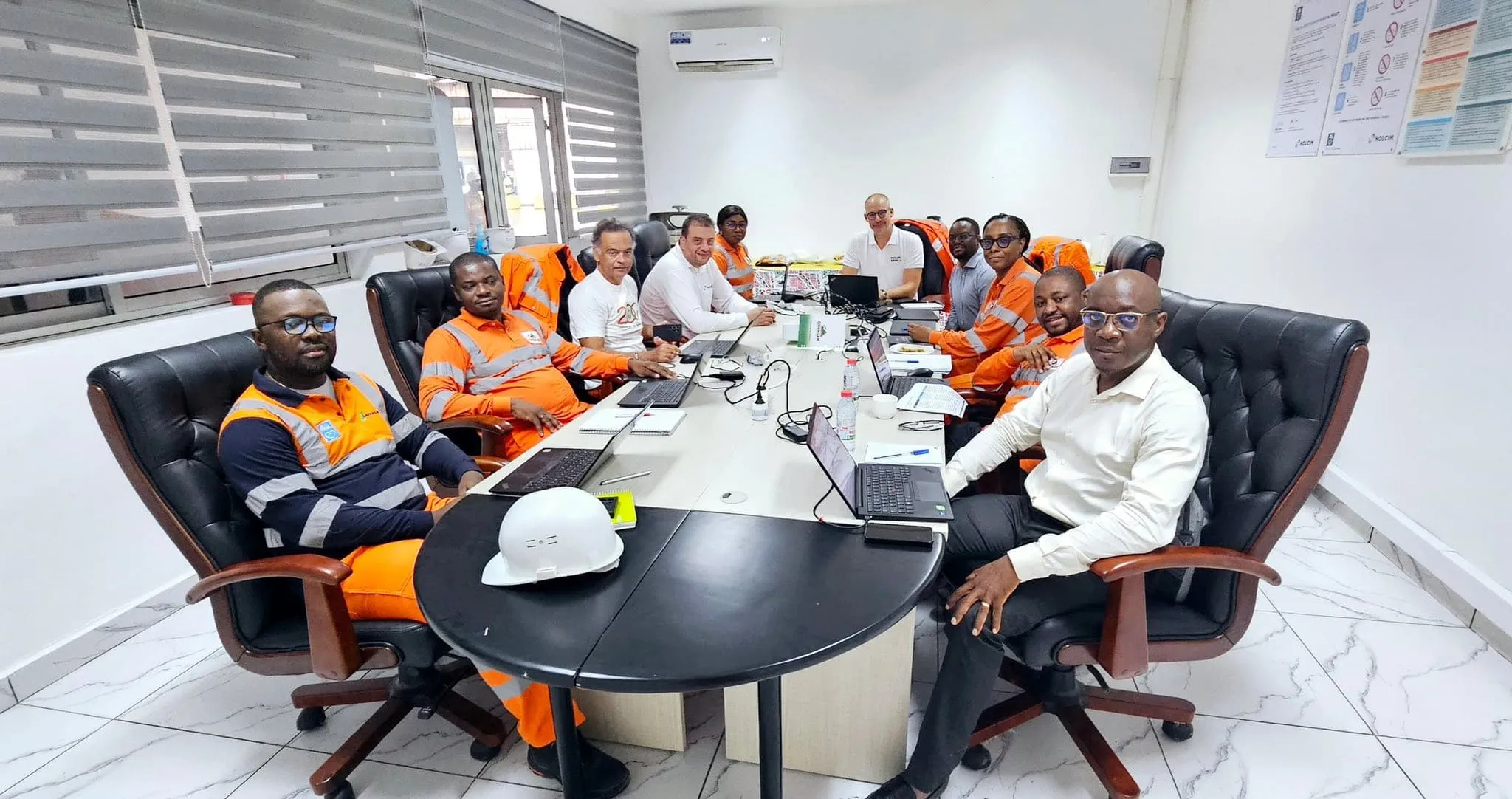 comite-executif-a-l-usine-de-bonaberi.jpg