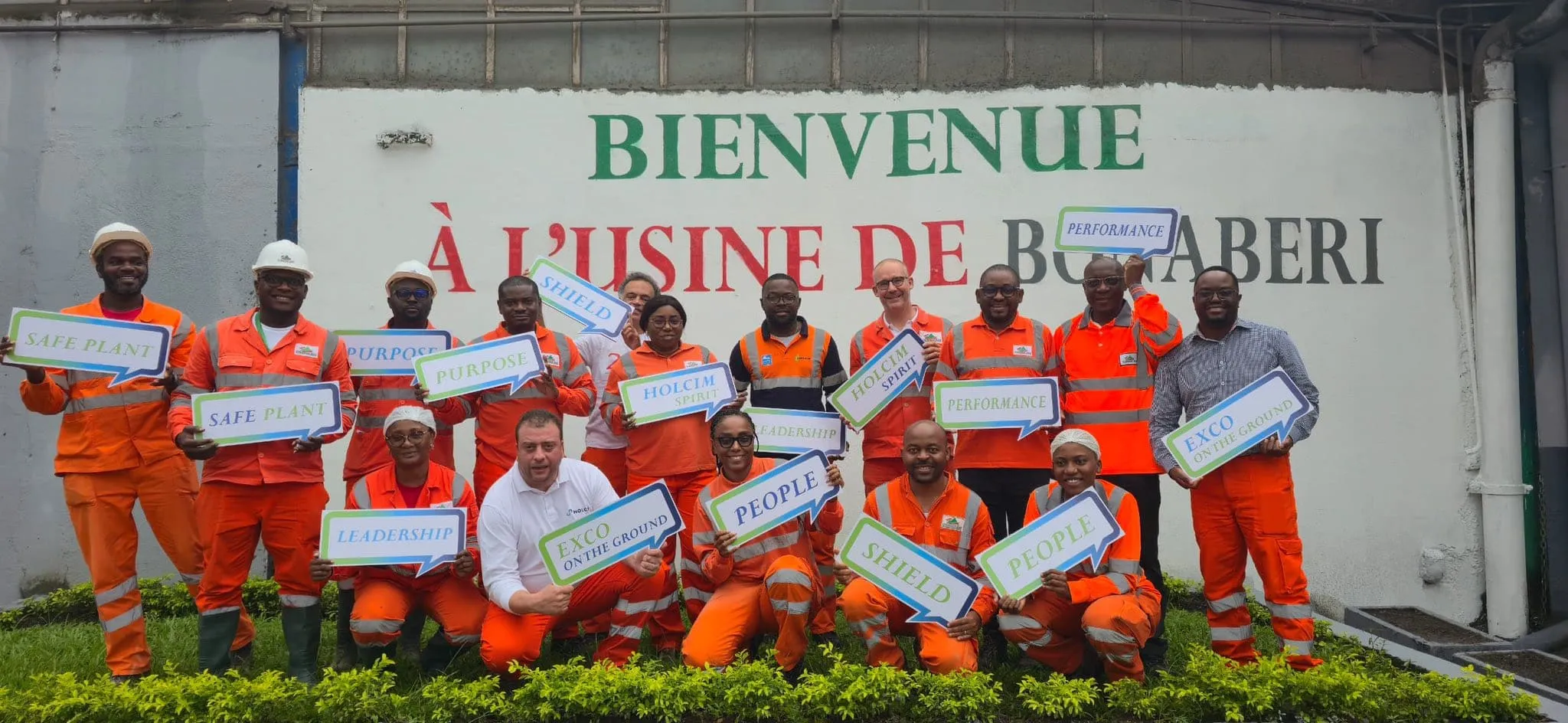 comite-executif-a-l-usine-de-bonaberi1.jpg