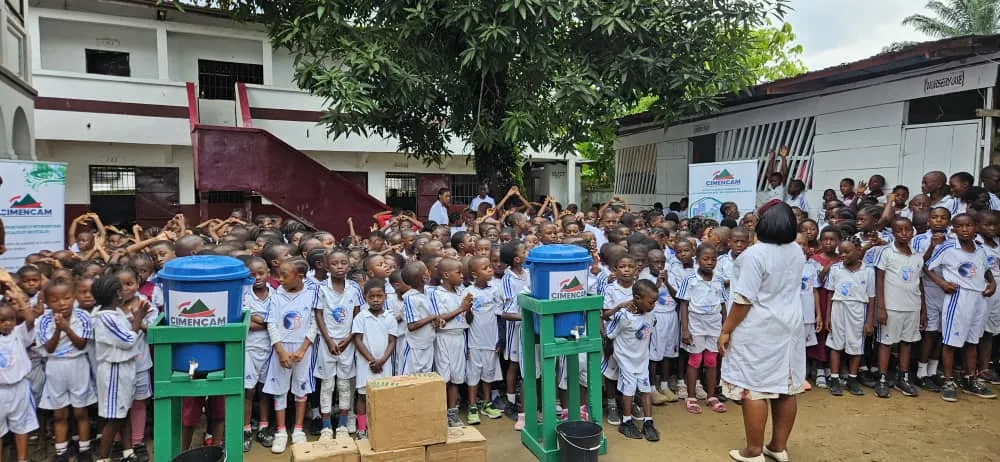 journee-mondiale-du-lavage-des-mains-cimencam-sensibilise-les-eleves1.jpeg