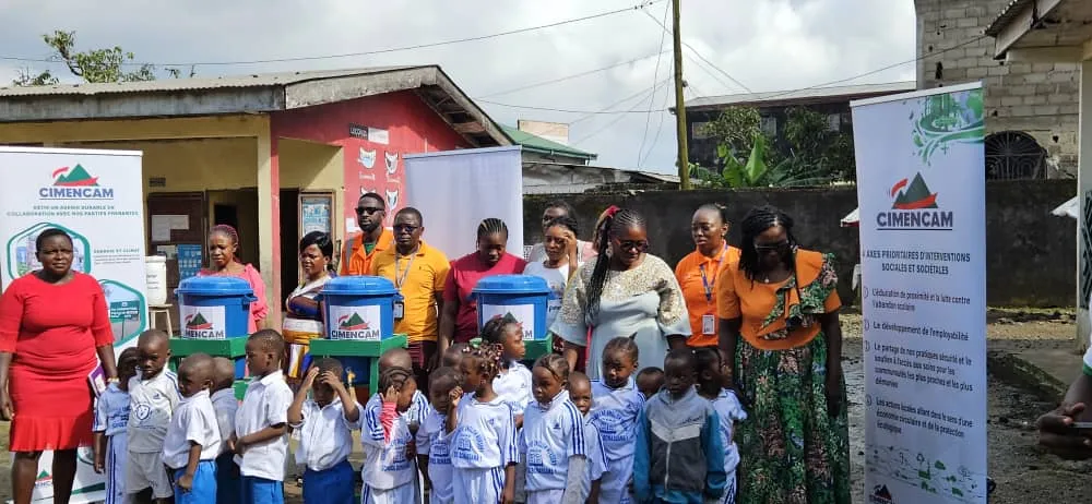 journee-mondiale-du-lavage-des-mains-cimencam-sensibilise-les-eleves3.jpeg