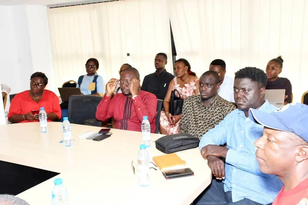 rencontre-entre-l-equipe-commerciale-et-les-distributeurs-region-2.jpg