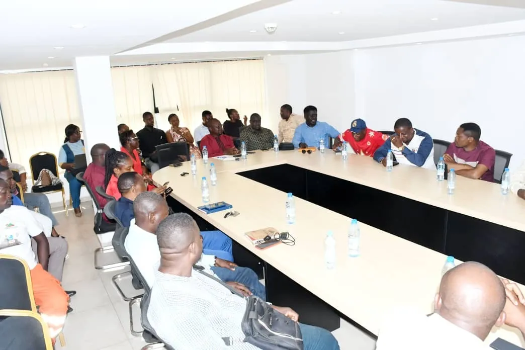 rencontre-entre-l-equipe-commerciale-et-les-distributeurs-region-5.jpg