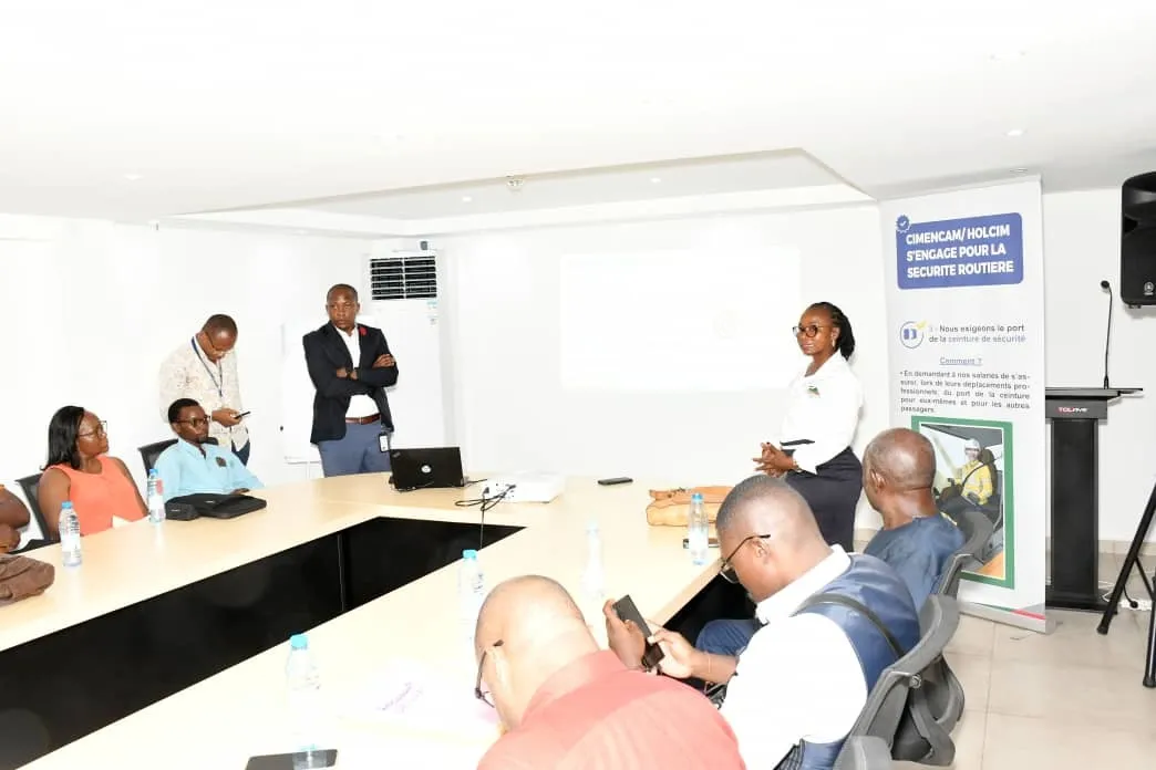 rencontre-entre-l-equipe-commerciale-et-les-distributeurs-region-6.jpg