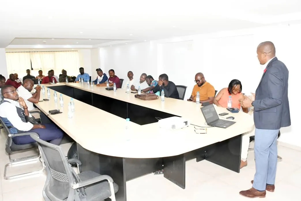 rencontre-entre-l-equipe-commerciale-et-les-distributeurs-region-8.jpg