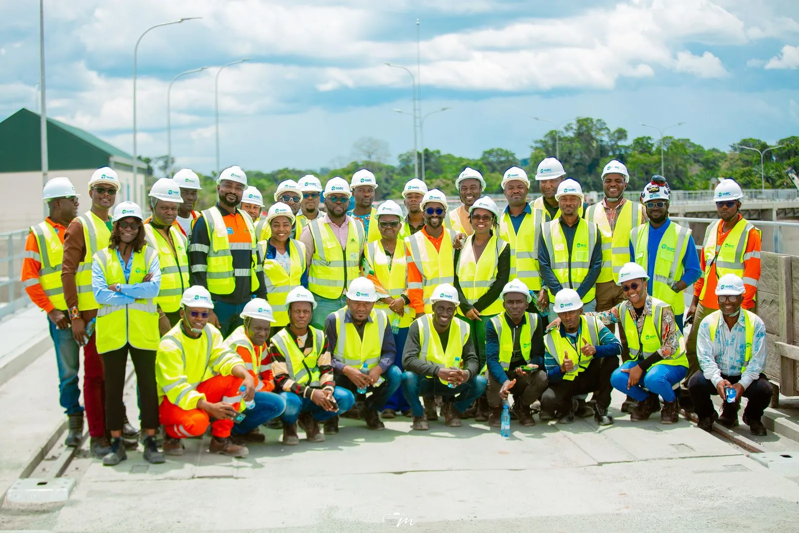 une-delegation-de-cimencam-en-visite-sur-le-site-du-barrage-de-nachtigal.jpeg